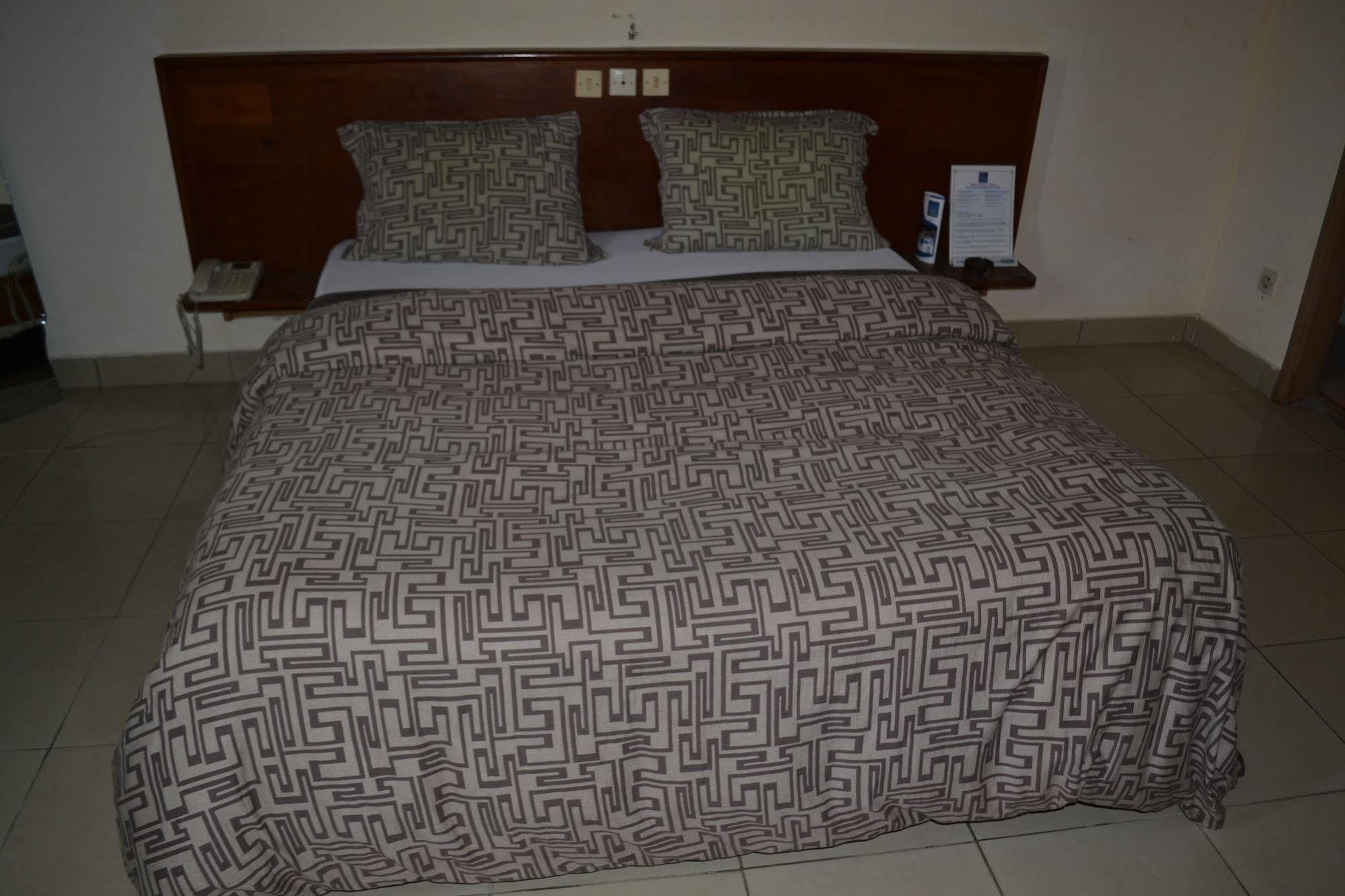 Hotel Lumiere Akwa Douala Exteriör bild