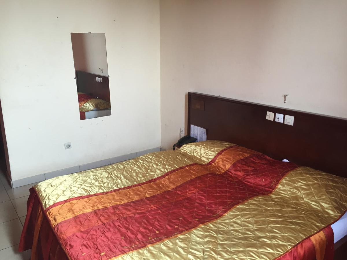 Hotel Lumiere Akwa Douala Exteriör bild